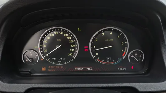 BMW 5 Series GT (F07) GT xDrive 2011 8