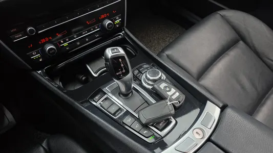 BMW 5 Series GT (F07) GT xDrive 2011 9