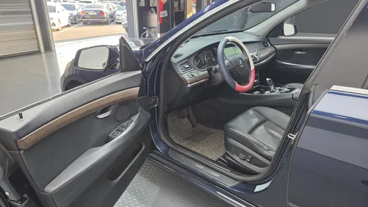 BMW 5 Series GT (F07) GT xDrive 2011 11