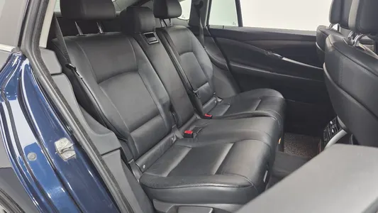 BMW 5 Series GT (F07) GT xDrive 2011 12
