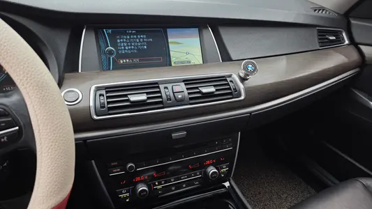 BMW 5 Series GT (F07) GT xDrive 2011 14