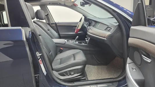 BMW 5 Series GT (F07) GT xDrive 2011 10