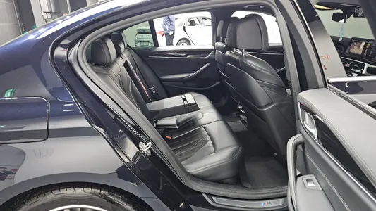 BMW 5 Series (G30) 523d M 2021 12