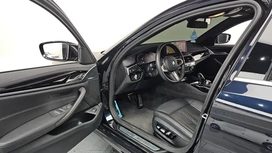 BMW 5 Series (G30) 523d M 2021 10