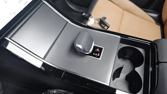 Land Rover 레인지로버 벨라 3.0 P400 HSE 2024 8