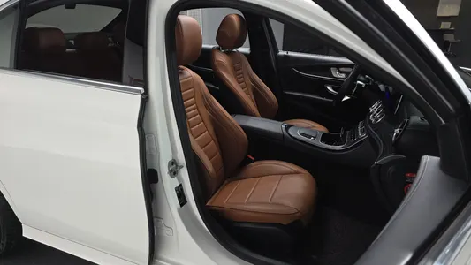 Mercedes-Benz E-Class W213 E220d 4MATIC AMG Line 2020 9