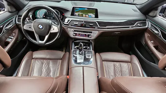 BMW 7 Series (G11) 740Li xDrive M 2017 7
