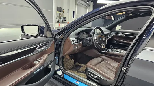 BMW 7 Series (G11) 740Li xDrive M 2017 10