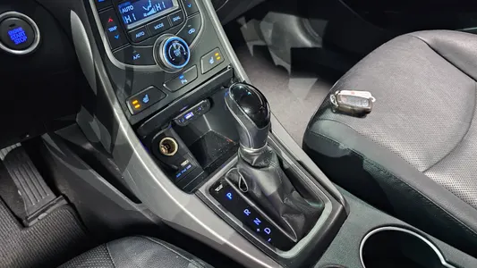 Hyundai 아반떼 1.6 VGT 2015 9