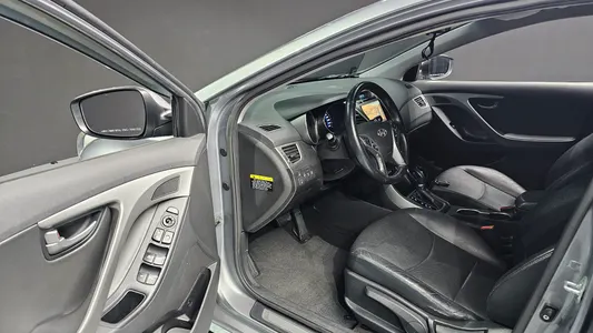Hyundai 아반떼 1.6 VGT 2015 11