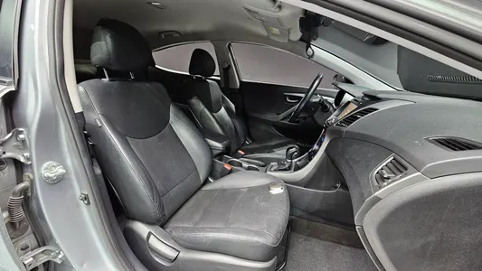Hyundai 아반떼 1.6 VGT 2015 10