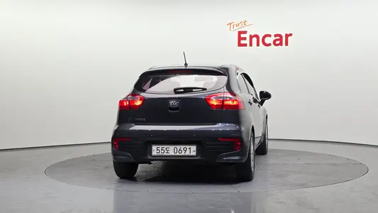 Kia 프라이드 5DR 1.4 MPI 2016 4