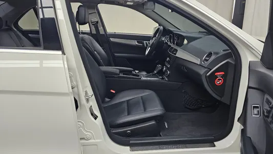 Mercedes-Benz C-Class W204 C200 CGI 2012 11