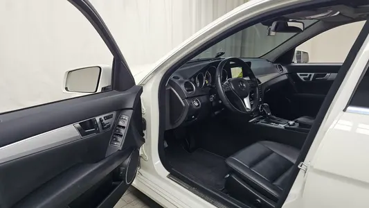 Mercedes-Benz C-Class W204 C200 CGI 2012 10
