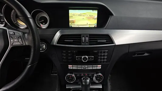 Mercedes-Benz C-Class W204 C200 CGI 2012 16