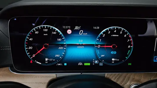 Mercedes-Benz E-Class W213 E300e 4MATIC 2022 8