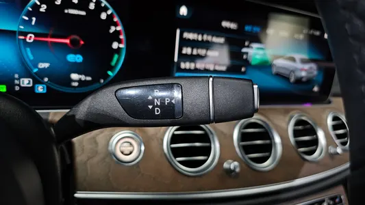 Mercedes-Benz E-Class W213 E300e 4MATIC 2022 9