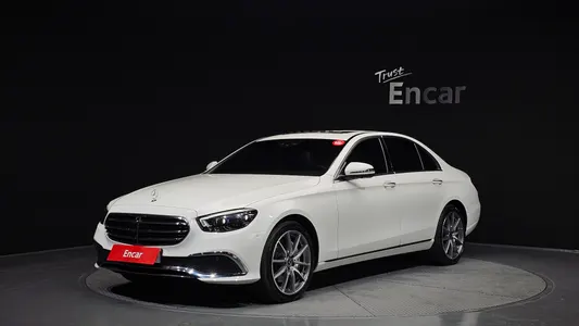Mercedes-Benz E-Class W213 E300e 4MATIC 2022