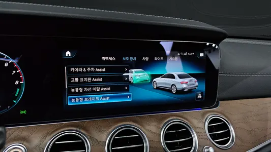 Mercedes-Benz E-Class W213 E300e 4MATIC 2022 16
