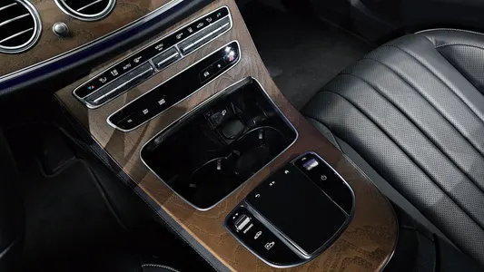 Mercedes-Benz E-Class W213 E300e 4MATIC 2022 17
