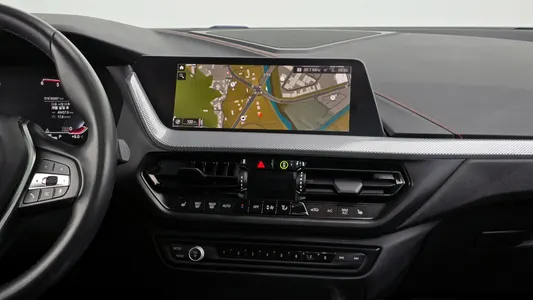 BMW 1 Series (F40) 118d 2021 14