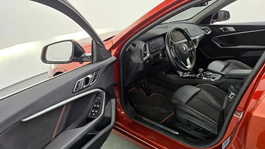 BMW 1 Series (F40) 118d 2021 10
