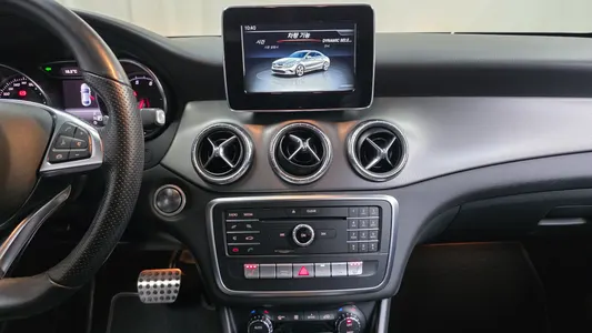 Mercedes-Benz CLA-Class C117 CLA220 AMG Line 2018 14