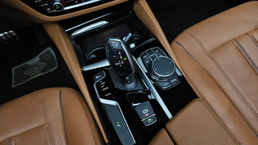BMW 5 Series (G30) 520i 2018 8