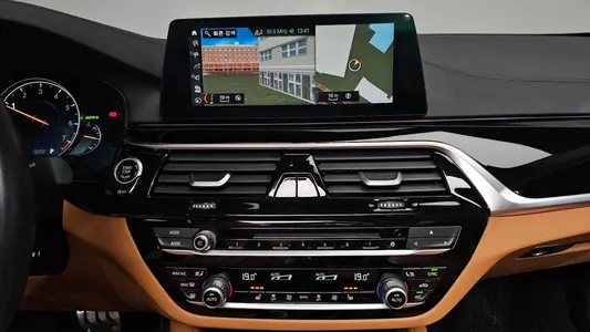 BMW 5 Series (G30) 520i 2018 12