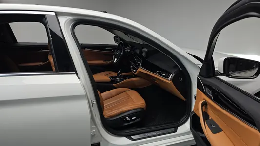 BMW 5 Series (G30) 520i 2018 26