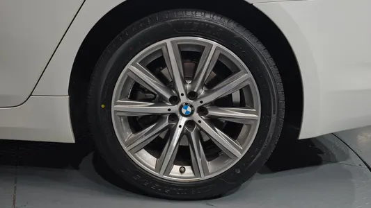 BMW 5 Series (G30) 520i 2018 21