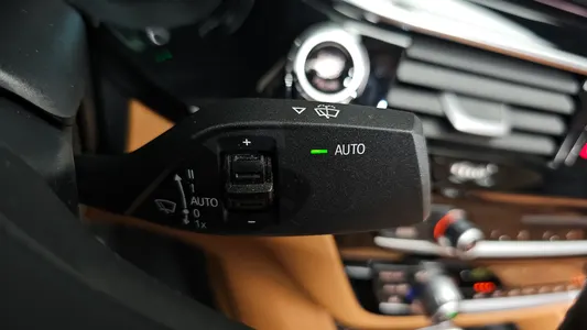 BMW 5 Series (G30) 520i 2018 28