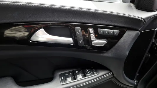 Mercedes-Benz CLS-Class W218 CLS250 d 4MATIC AMG Line 2017 29