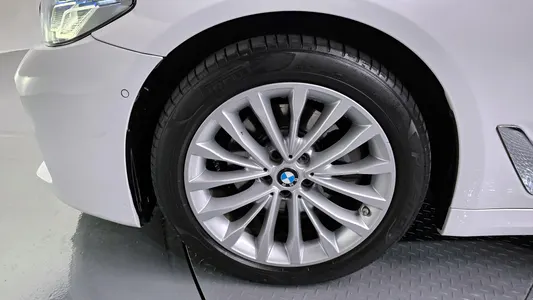BMW 5 Series (G30) 520d xDrive 2019 5