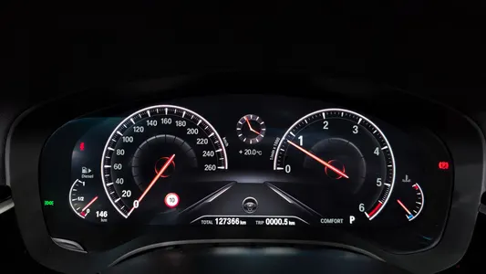 BMW 5 Series (G30) 520d xDrive 2019 8
