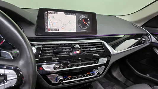 BMW 5 Series (G30) 520d xDrive 2019 14