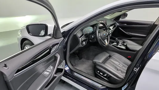 BMW 5 Series (G30) 520d xDrive 2019 10