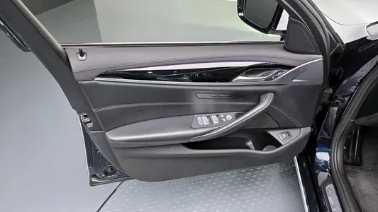 BMW 5 Series (G30) 520d xDrive 2019 24