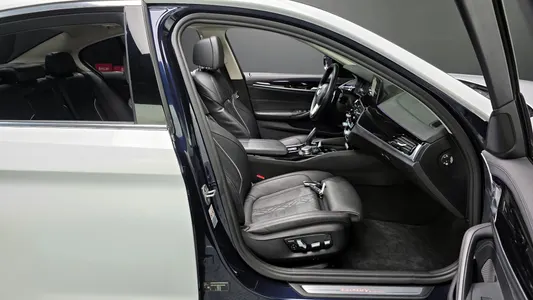 BMW 5 Series (G30) 520d xDrive 2019 26