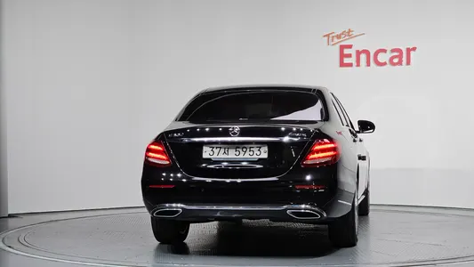 Mercedes-Benz E-Class W213 E220d 4MATIC 2019 4