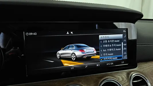Mercedes-Benz E-Class W213 E220d 4MATIC 2019 16
