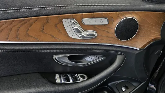 Mercedes-Benz E-Class W213 E220d 4MATIC 2019 26