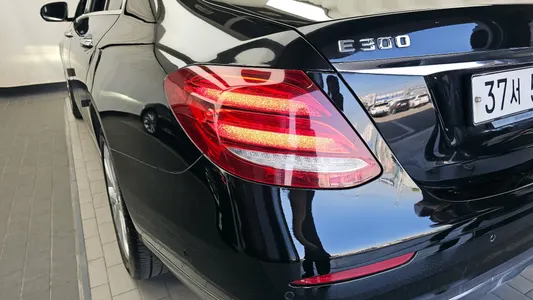 Mercedes-Benz E-Class W213 E220d 4MATIC 2019 23