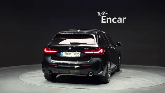 BMW 1 Series (F40) 120i M 2021 4