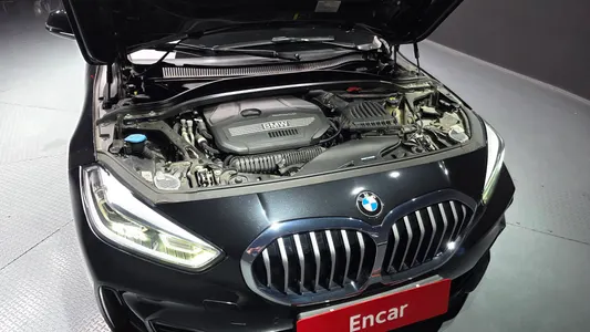 BMW 1 Series (F40) 120i M 2021 6