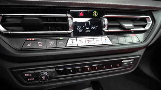BMW 1 Series (F40) 120i M 2021 16