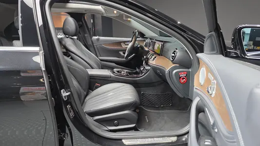 Mercedes-Benz E-Class W213 E300 4MATIC 2019 26