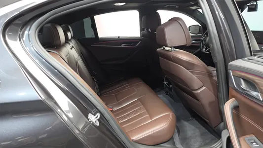 BMW 5 Series (G30) 530i M 2018 10