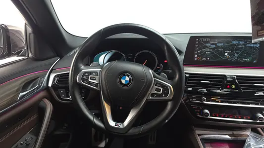 BMW 5 Series (G30) 530i M 2018 11