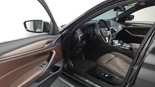 BMW 5 Series (G30) 530i M 2018 9